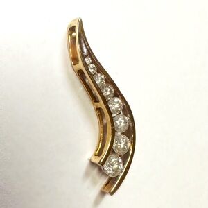 Elegant 10k 1/2cttw diamond journey pendant Yellow Gold